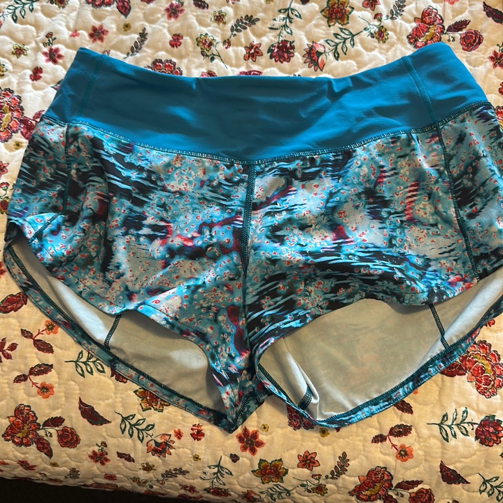 Size 4, 2.5 inch, speed up short limited color edition